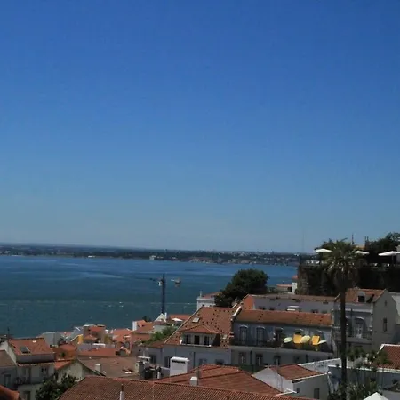 Ideal Address With Fantastic View Castel -old Town-river Apartament Lizbona
