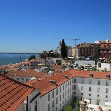 Ideal Address With Fantastic View Castel -old Town-river Daire Lisboa