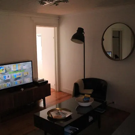 Ideal Address With Fantastic View Castel -old Town-river 아파트 *